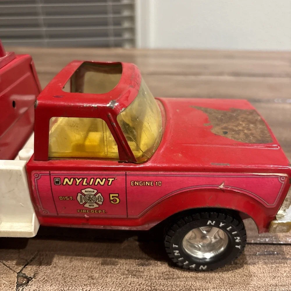 Nylint Fire Department Emergency‎ Response Team Vintage Metal Red Truck
